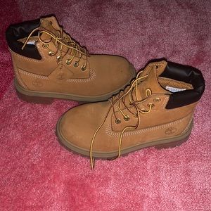 Youth Timberland 6" Premium Waterproof Boots Size 1 slightly worn